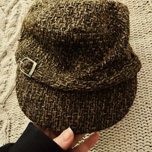 GENTLY USED  WOMEN’S TWEED FASHION HAT